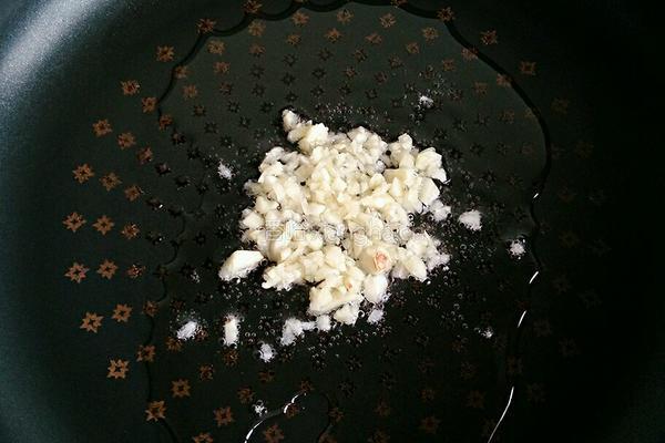 杏鲍菇炒腊肉的做法图解3