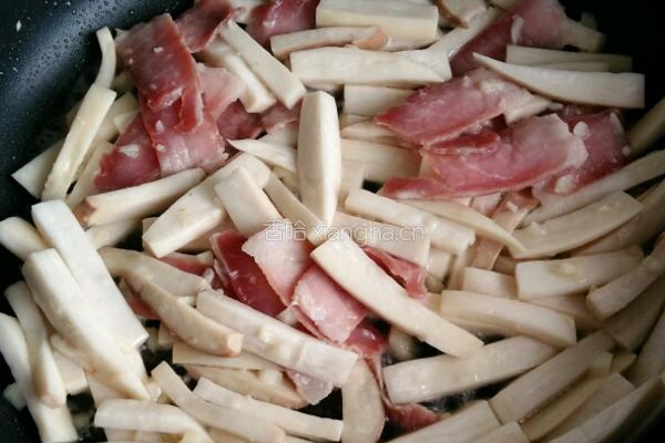 杏鲍菇炒腊肉的做法图解5