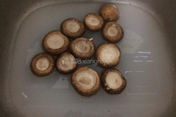 香菇滑肉片的做法图解2
