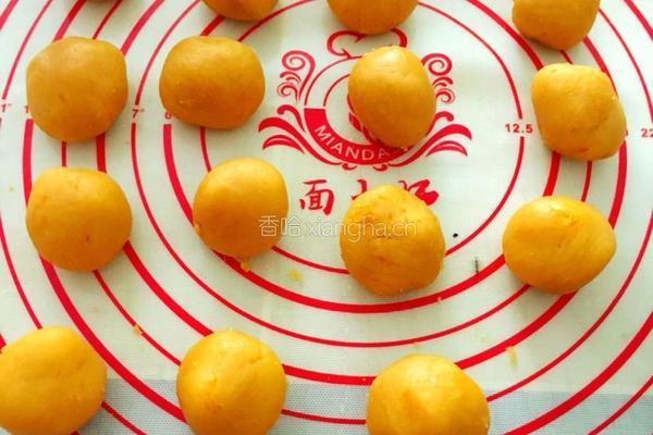 莲蓉蛋黄月饼的做法图解4