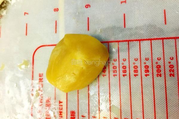 莲蓉蛋黄月饼的做法图解5