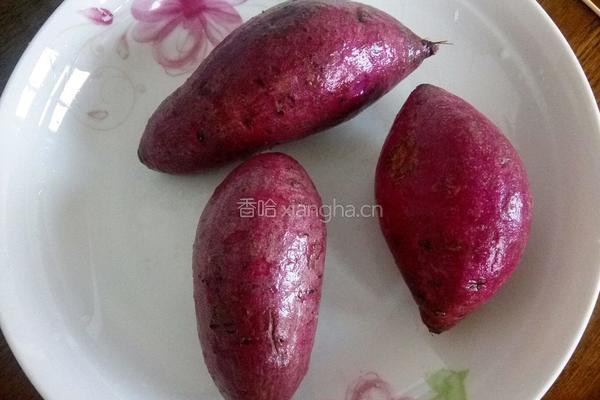 微波炉蒸紫薯的做法图解2