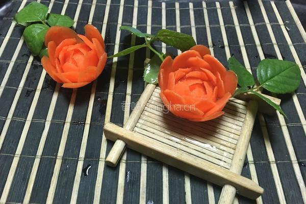 胡萝卜玫瑰花的做法图解1