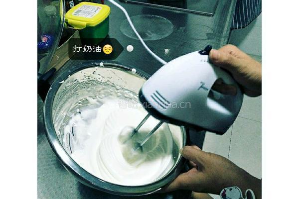 榴莲千层蛋糕的做法图解3