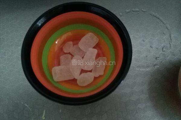 花生冰糖炖雪梨的做法图解2
