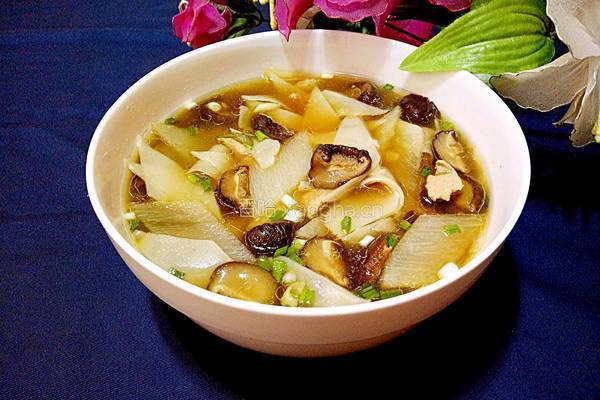 香菇山药瘦肉面片汤