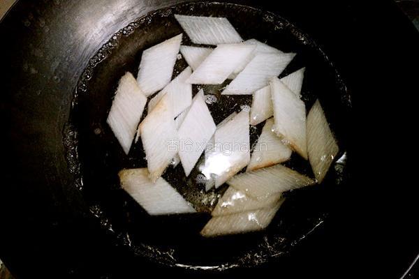 香菇山药瘦肉面片汤的做法图解5