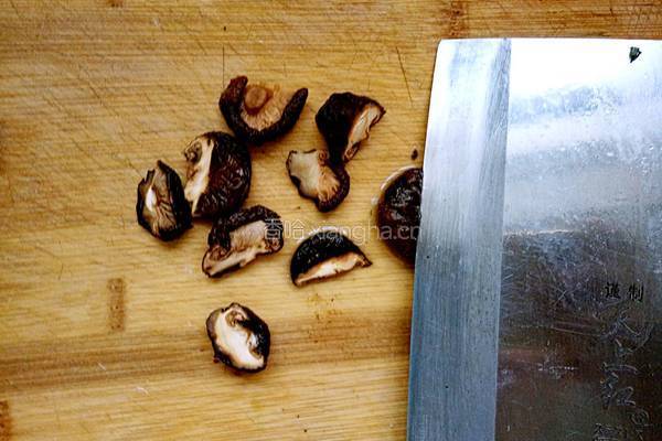 香菇山药瘦肉面片汤的做法图解7