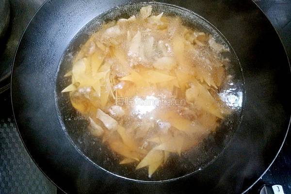 香菇山药瘦肉面片汤的做法图解15