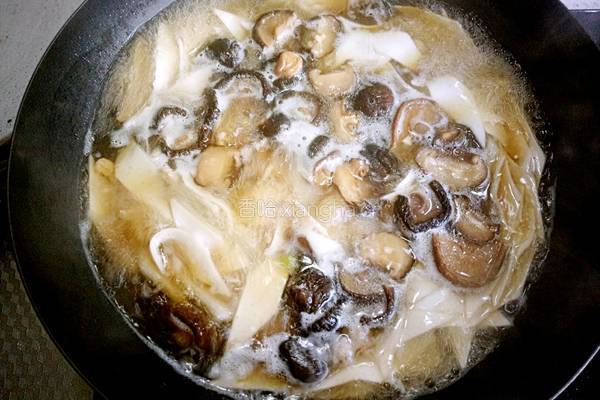 香菇山药瘦肉面片汤的做法图解18