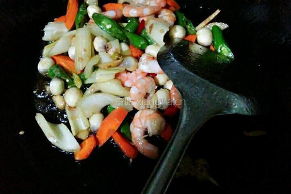 芹菜腰果的做法图解3