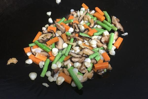 香菇田园蔬菜粥的做法图解4