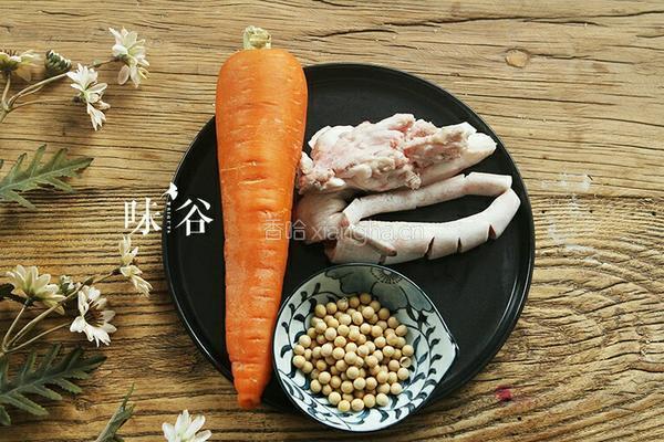黄豆猪尾汤的做法图解1