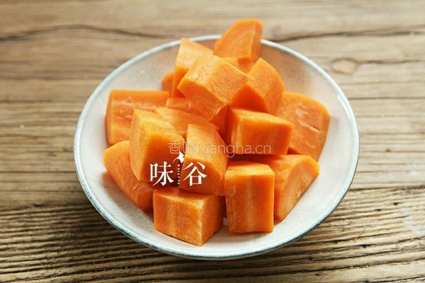 黄豆猪尾汤的做法图解4