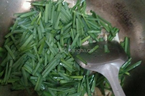 蛤喇肉炒韭菜的做法图解7
