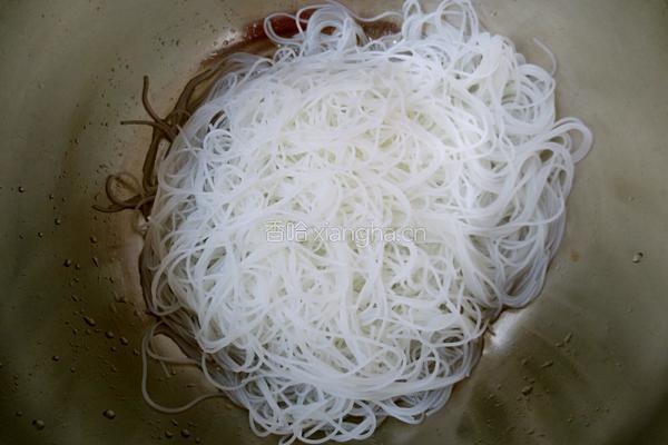 炒冬粉的做法图解1