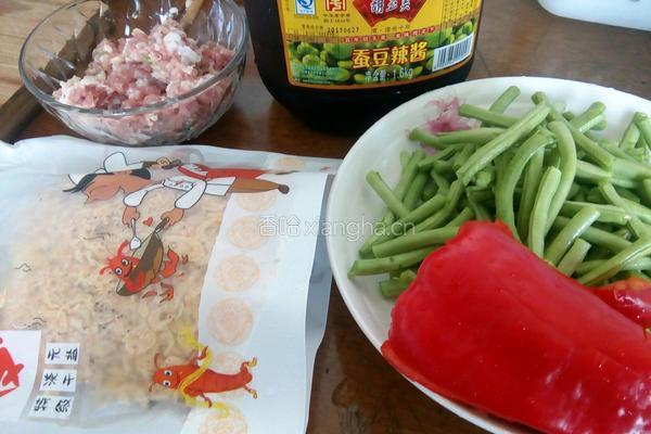 虾酱炒豆角的做法图解1