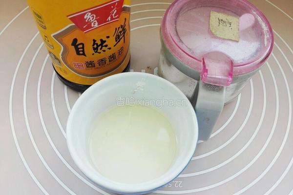 木耳炒芹菜的做法图解2