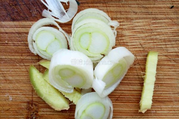 玫瑰大头菜炒辣椒的做法图解4