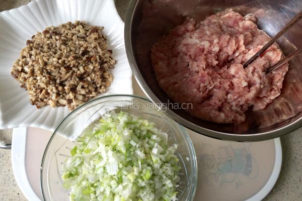 大葱香菇猪肉饺子的做法图解2