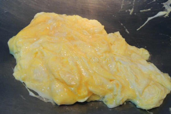菠萝海鲜炒饭的做法图解4