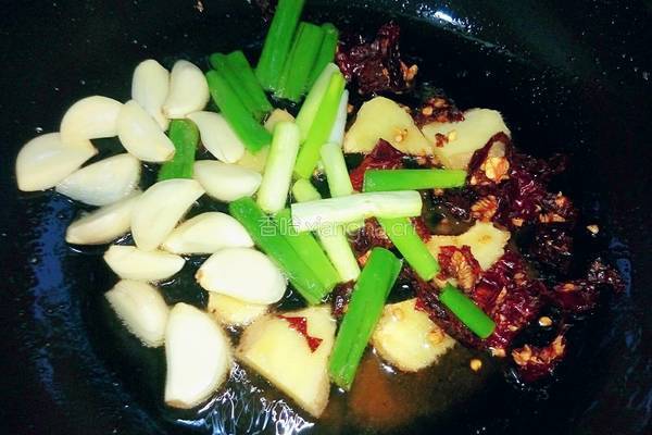 咸鱼炖花生的做法图解5