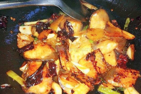 咸鱼炖花生的做法图解7