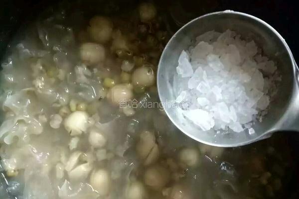 银耳莲子绿豆汤的做法图解5