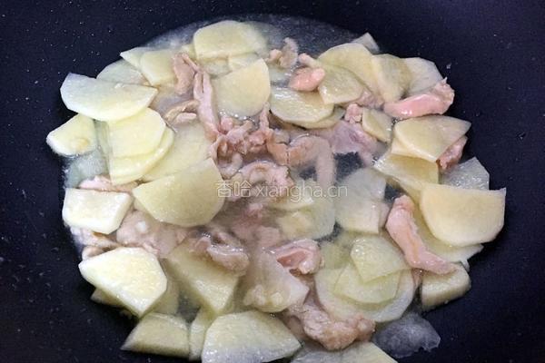 土豆片炒鸡的做法图解6