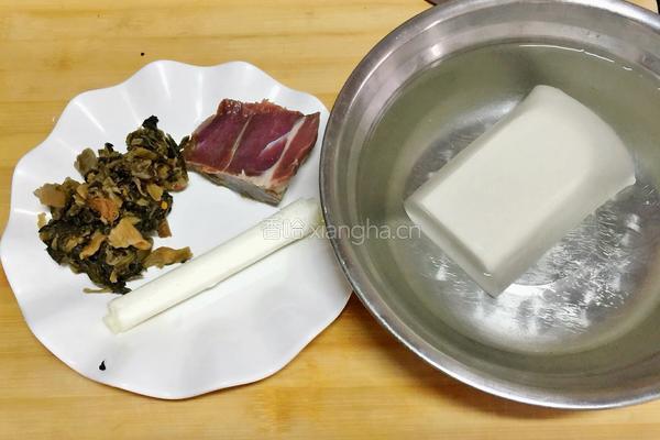 云南炒饵块的做法图解1