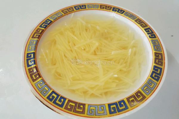 红萝卜炒土豆的做法图解2