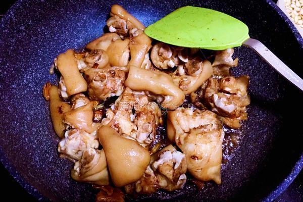 黄豆炖猪脚的做法图解9
