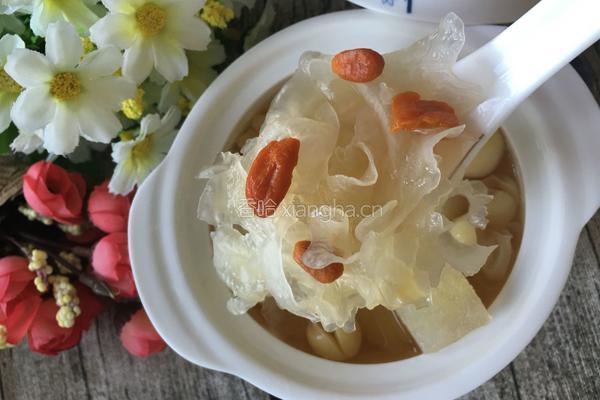 银耳莲子雪梨汤的做法图解8