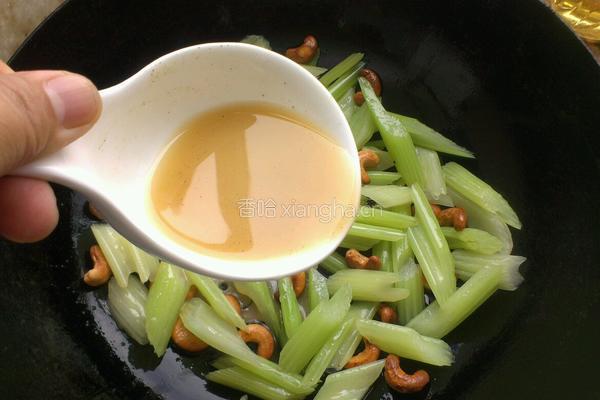腰果炒西芹的做法图解7