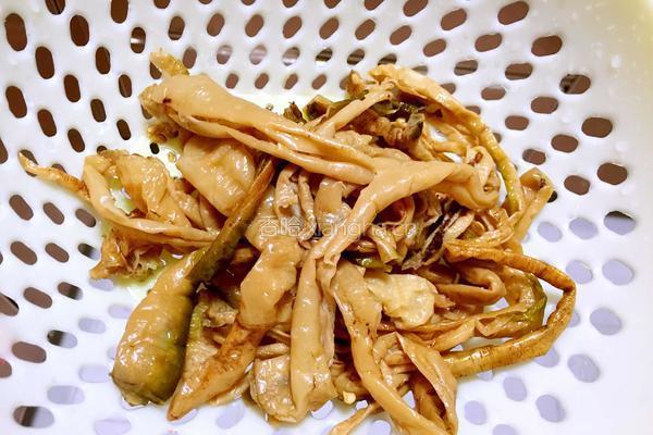白辣椒炒肉的做法图解1