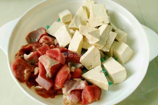 羊肉炖豆腐的做法图解2