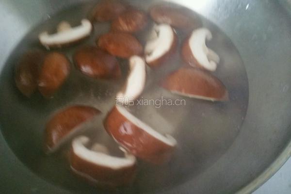 鲜菇油菜炒魔芋结的做法图解3