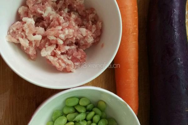 花样肉沫茄子的做法图解1