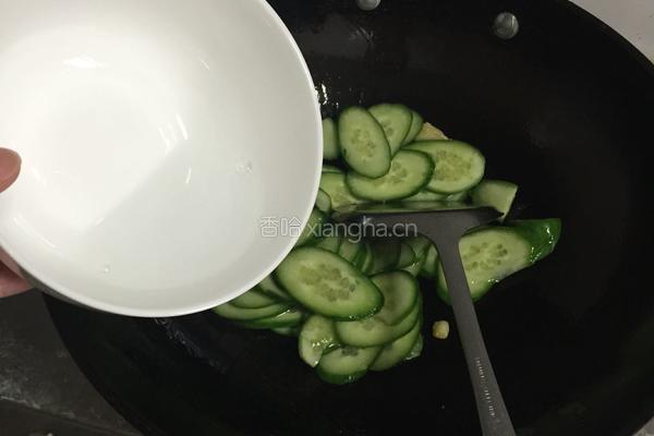 蒜炒青瓜片的做法图解4