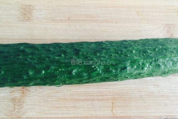 油泼黄瓜的做法图解1