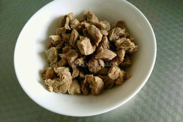 香菇炖牛肉的做法图解2