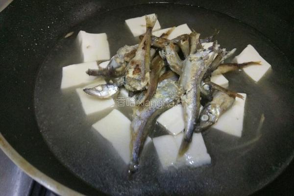 豆腐煮鱼的做法图解7