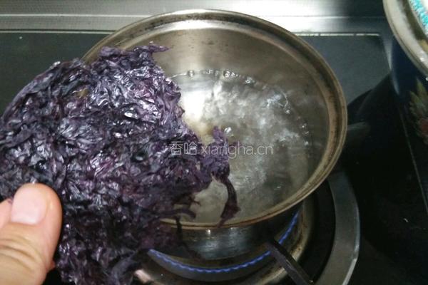 金枪鱼紫菜蛋花汤的做法图解2