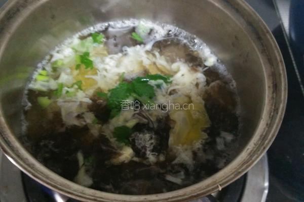 金枪鱼紫菜蛋花汤的做法图解5