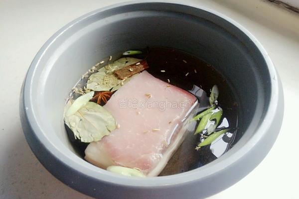 酸菜扣肉的做法图解3