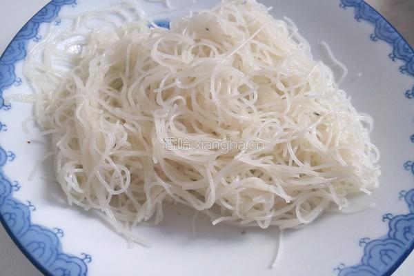 金针菇拌粉丝的做法图解5