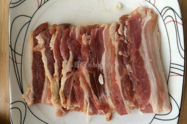 五花肉金针菇卷的做法图解1