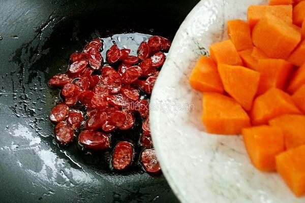广式香肠炒饭的做法图解4