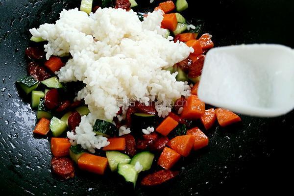 广式香肠炒饭的做法图解7