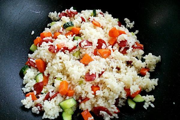 广式香肠炒饭的做法图解8